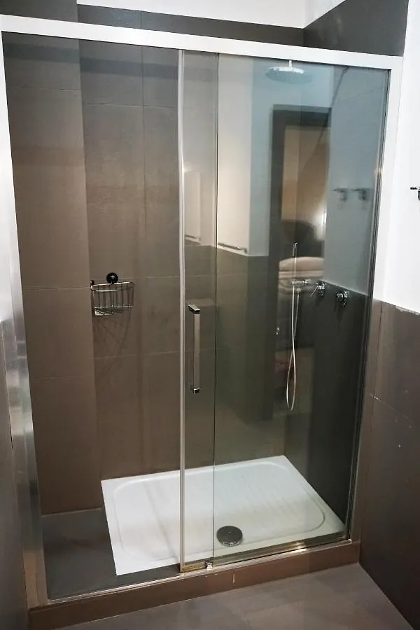 Re Di Smirne By Apulia Accommodation Bari 2*,  Italië